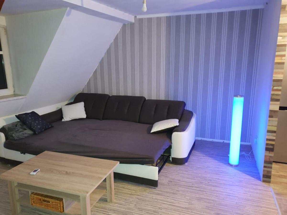 Gemuetliche Dachwohnung Mit Kleiner Oder Grosser Dachterrasse Nebeneinander 沃梅尔斯泰德 外观 照片