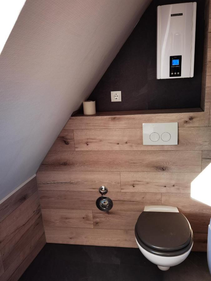 Gemuetliche Dachwohnung Mit Kleiner Oder Grosser Dachterrasse Nebeneinander 沃梅尔斯泰德 外观 照片