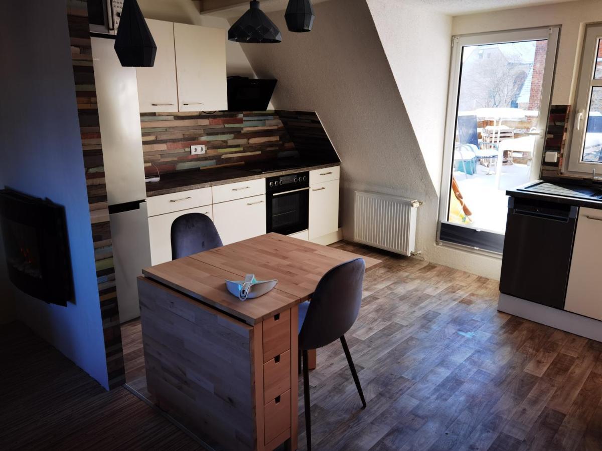 Gemuetliche Dachwohnung Mit Kleiner Oder Grosser Dachterrasse Nebeneinander 沃梅尔斯泰德 外观 照片