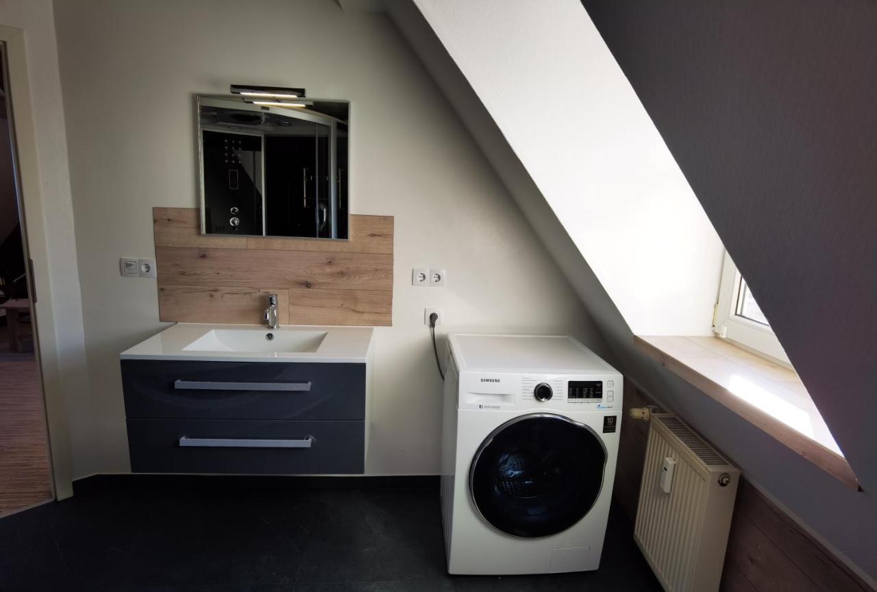 Gemuetliche Dachwohnung Mit Kleiner Oder Grosser Dachterrasse Nebeneinander 沃梅尔斯泰德 外观 照片