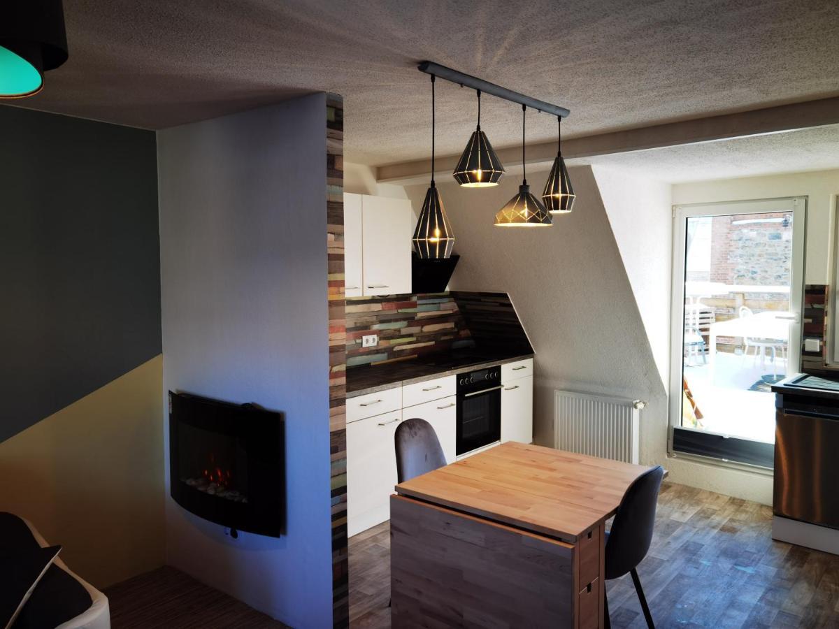 Gemuetliche Dachwohnung Mit Kleiner Oder Grosser Dachterrasse Nebeneinander 沃梅尔斯泰德 外观 照片
