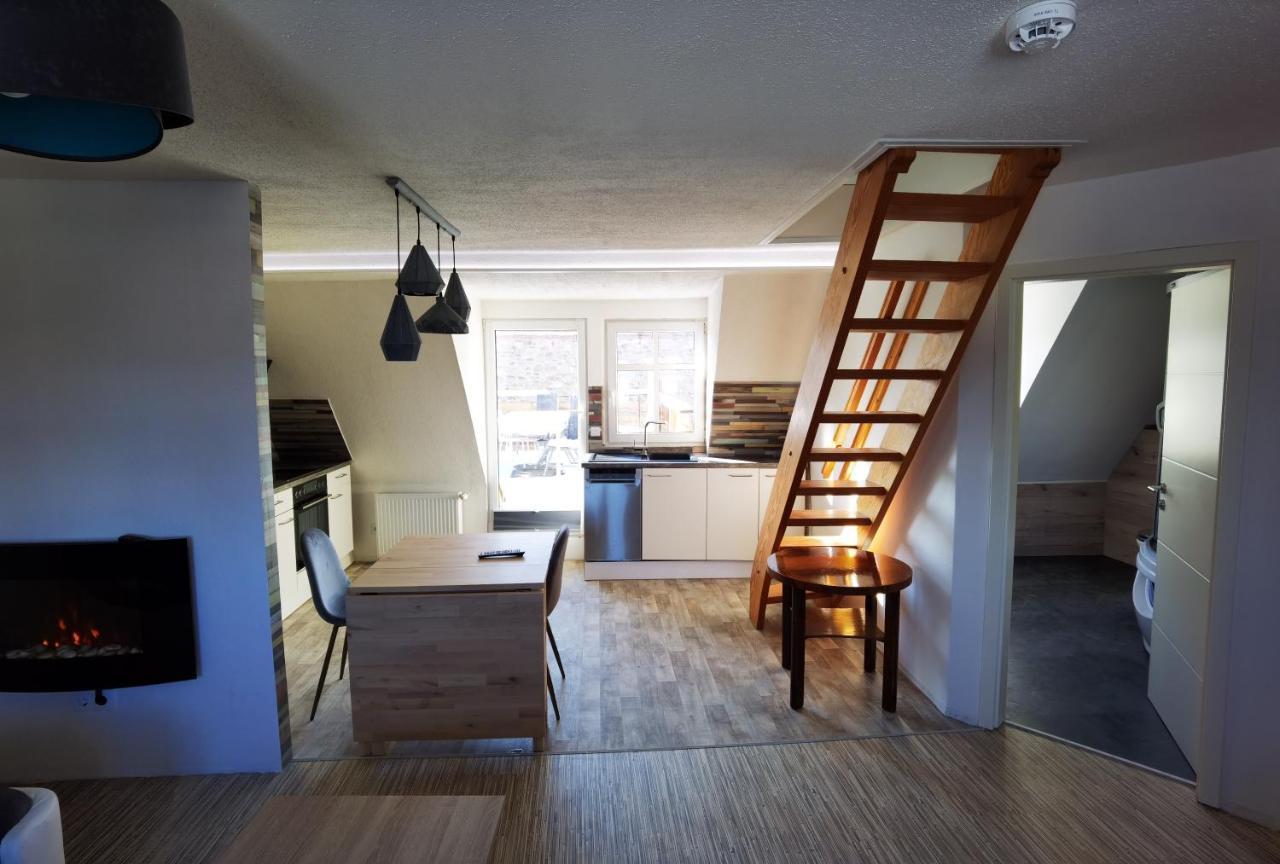 Gemuetliche Dachwohnung Mit Kleiner Oder Grosser Dachterrasse Nebeneinander 沃梅尔斯泰德 外观 照片