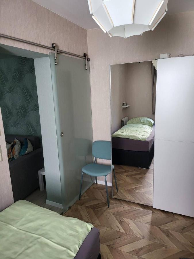 Gemuetliche Dachwohnung Mit Kleiner Oder Grosser Dachterrasse Nebeneinander 沃梅尔斯泰德 外观 照片