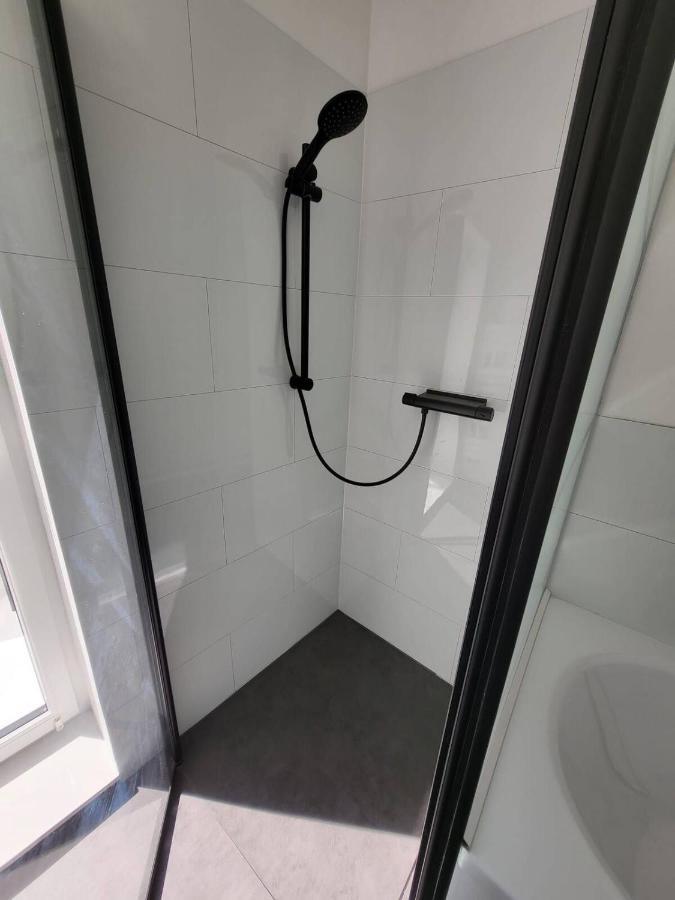 Gemuetliche Dachwohnung Mit Kleiner Oder Grosser Dachterrasse Nebeneinander 沃梅尔斯泰德 外观 照片