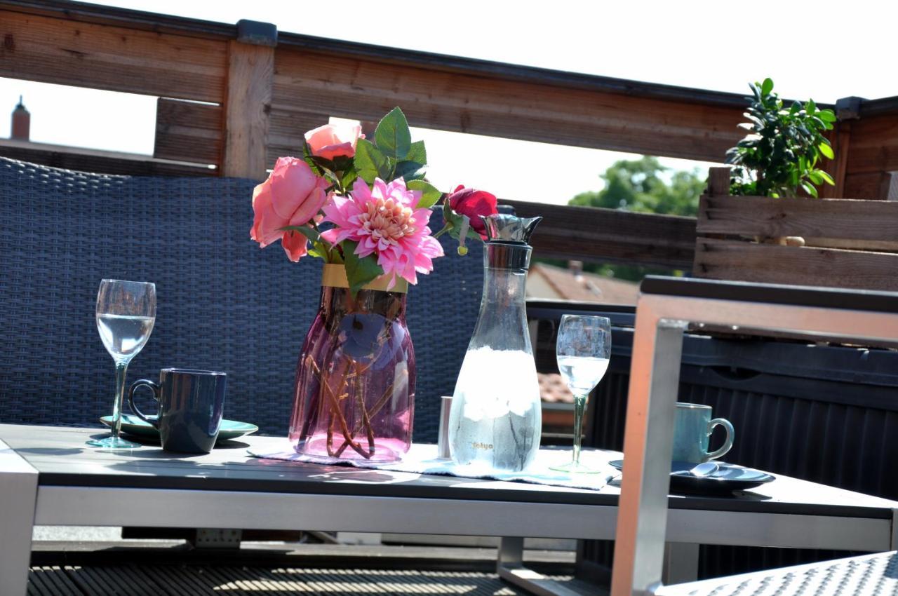 Gemuetliche Dachwohnung Mit Kleiner Oder Grosser Dachterrasse Nebeneinander 沃梅尔斯泰德 外观 照片